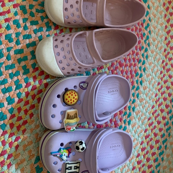 does old navy sell crocs